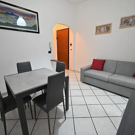 Apartment Il Ciclamino, A Due Passi Dalla Reggia E Dallo Stadio