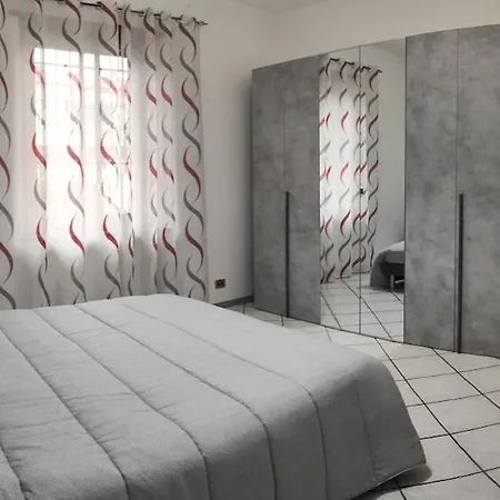Il Ciclamino, A Due Passi Dalla Reggia E Dallo Stadio Apartment