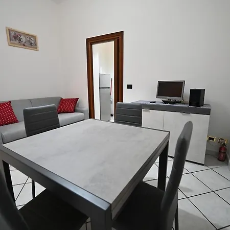 Il Ciclamino, A Due Passi Dalla Reggia E Dallo Stadio *