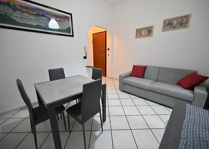 Apartment Il Ciclamino, A Due Passi Dalla Reggia E Dallo Stadio
